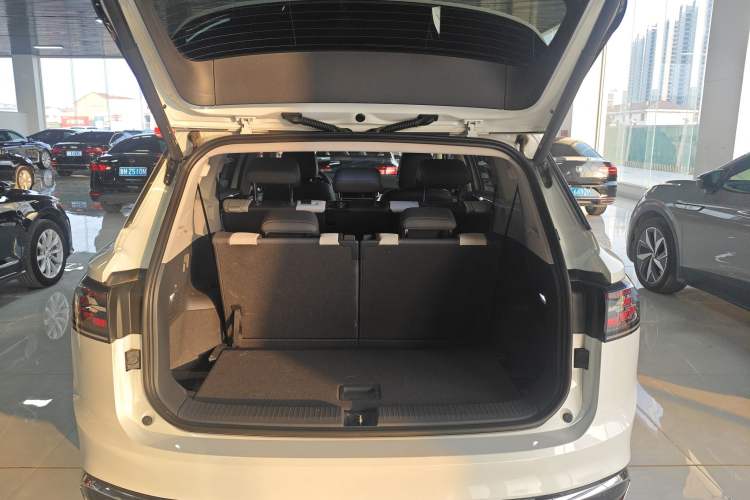 Used Volkswagen ID.6 CROZZ 2024 PRO Model Trunk