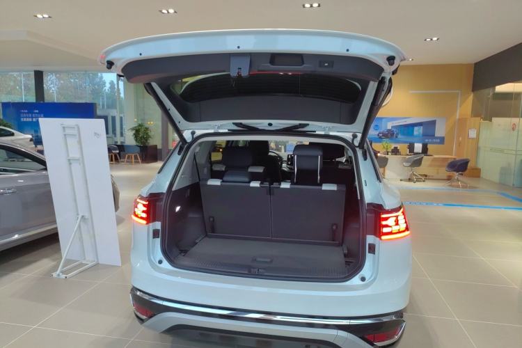 Used Volkswagen ID.6 CROZZ 2024 PRO Model Trunk