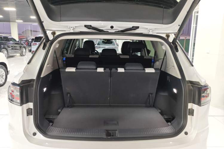 Used Volkswagen ID.6 CROZZ 2024 PRO Model Trunk