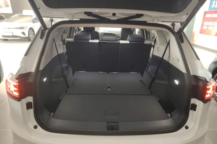 Used Volkswagen ID.6 CROZZ 2024 PRO Model Trunk