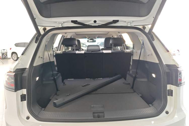 Used Volkswagen ID.6 CROZZ 2024 PRO Model Trunk