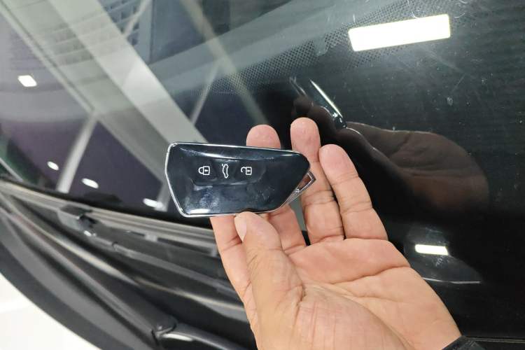 Used Volkswagen ID.6 CROZZ 2024 PRO Model Vehicle Key