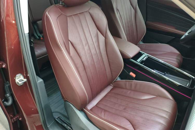 Used Volkswagen ID.6 X 2021 Pro Smart Long-Range Edition Right Front Seat