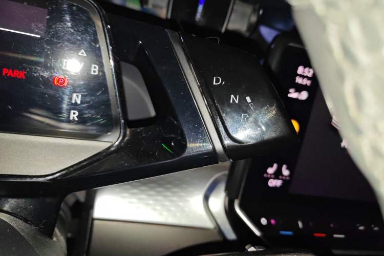 Used Volkswagen ID.6 X 2021 Pro Smart Long-Range Edition Gear Lever