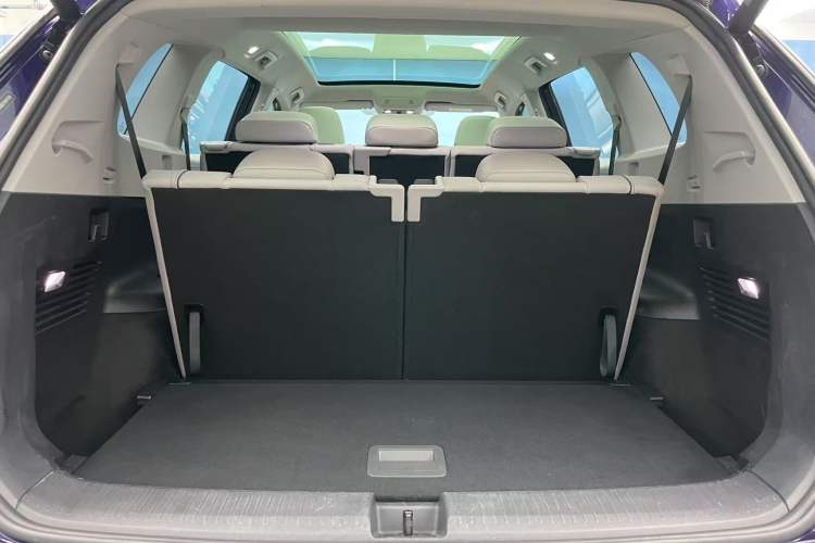 Used Volkswagen ID.6 X 2021 Pro Smart Long-Range Edition Interior 9
