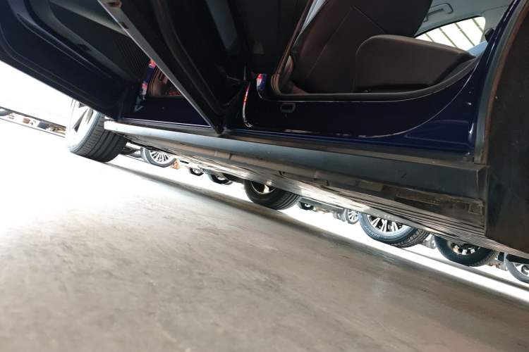 Used Volkswagen ID.6 X 2021 Pure Edition Left Side Sill