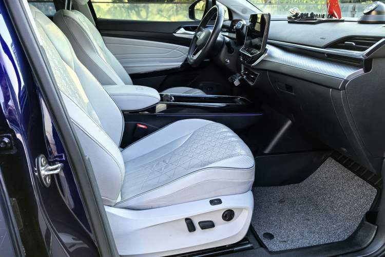 Used Volkswagen ID.6 X 2021 Pro Smart Long-Range Edition Right Front Seat