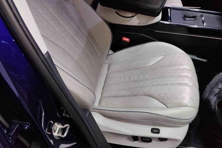 Used Volkswagen ID.6 X 2021 Pro Smart Long-Range Edition Right Front Seat