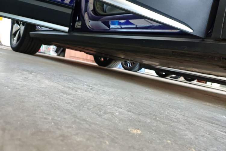 Used Volkswagen ID.6 X 2021 Pure Edition Right Side Sill