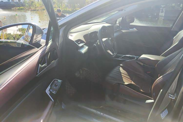 Used Volkswagen ID.6 X 2021 Pro Smart Long-Range Edition Driver Seat