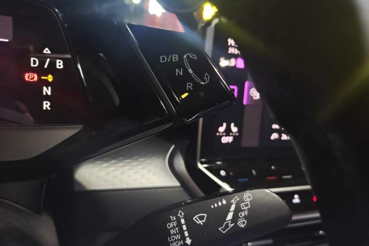 Used Volkswagen ID.6 X 2021 Pro Smart Long-Range Edition Gear Lever