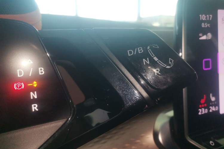 Used Volkswagen ID.6 X 2021 Pro Smart Long-Range Edition Gear Lever