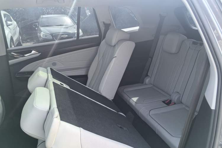 Used Volkswagen ID.6 X 2021 Pure+ Long-Range Edition Interior 3