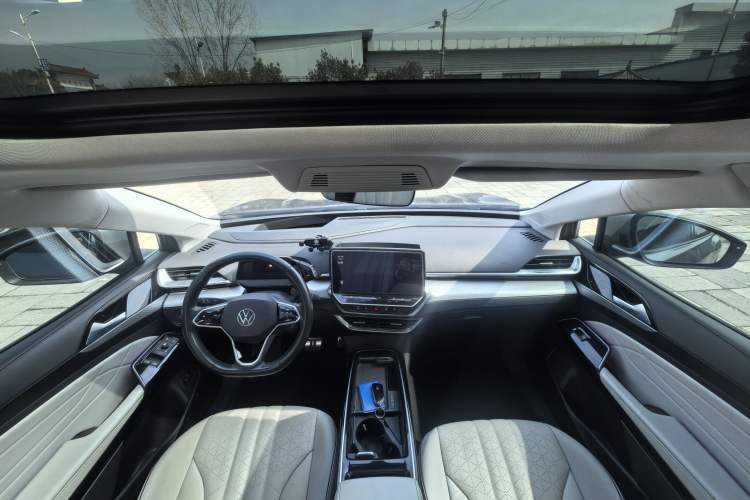 Used Volkswagen ID.6 X 2021 Pure+ Long-Range Edition Interior 4
