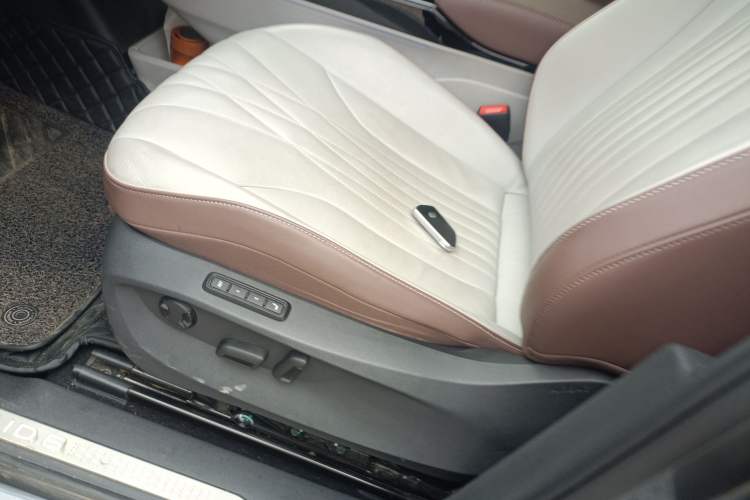 Used Volkswagen ID.6 X 2021 Pro Smart Long-Range Edition Left Front Seat