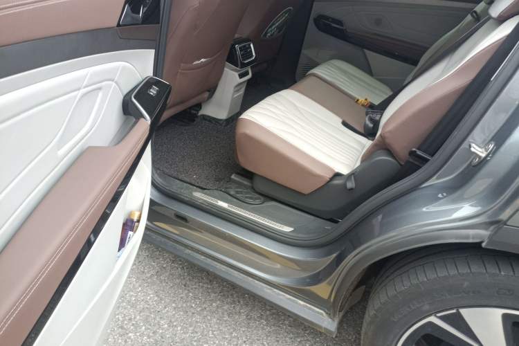 Used Volkswagen ID.6 X 2021 Pro Smart Long-Range Edition Left Rear Seat