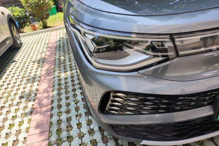 Used Volkswagen ID.6 X 2021 Pro Smart Long-Range Edition Right Front Headlight