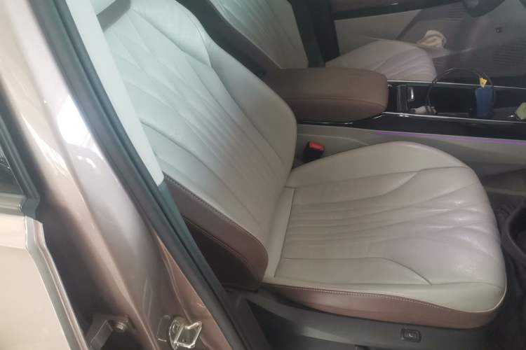 Used Volkswagen ID.6 X 2021 Pro Smart Long-Range Edition Right Front Seat