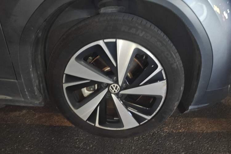 Used Volkswagen ID.6 X 2021 Pro Smart Long-Range Edition Right Front Wheel Hub
