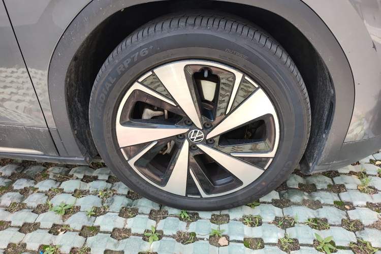 Used Volkswagen ID.6 X 2021 Pro Smart Long-Range Edition Right Front Wheel Hub
