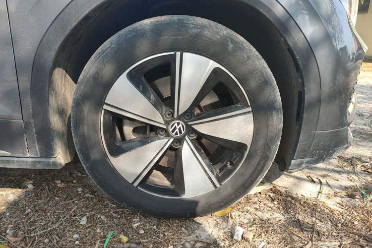 Used Volkswagen ID.6 X 2021 Pure Edition Right Front Wheel Hub