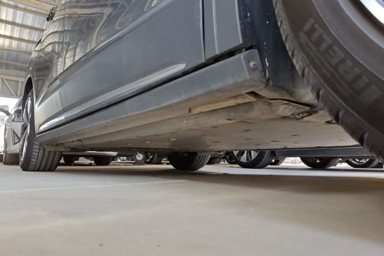 Used Volkswagen ID.6 X 2021 1st Edition ID. First Impression Edition Right Side Sill
