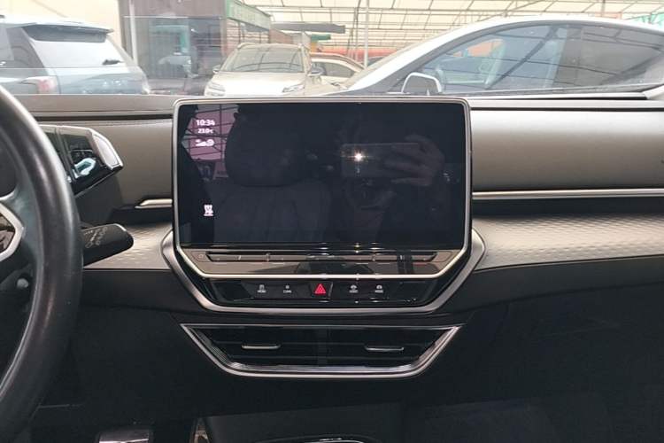 Used Volkswagen ID.6 X 2021 Pro Smart Long-Range Edition Audio And AC Panel