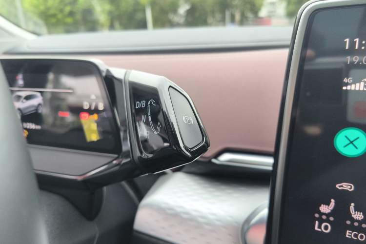 Used Volkswagen ID.6 X 2021 Pro Smart Long-Range Edition Gear Lever