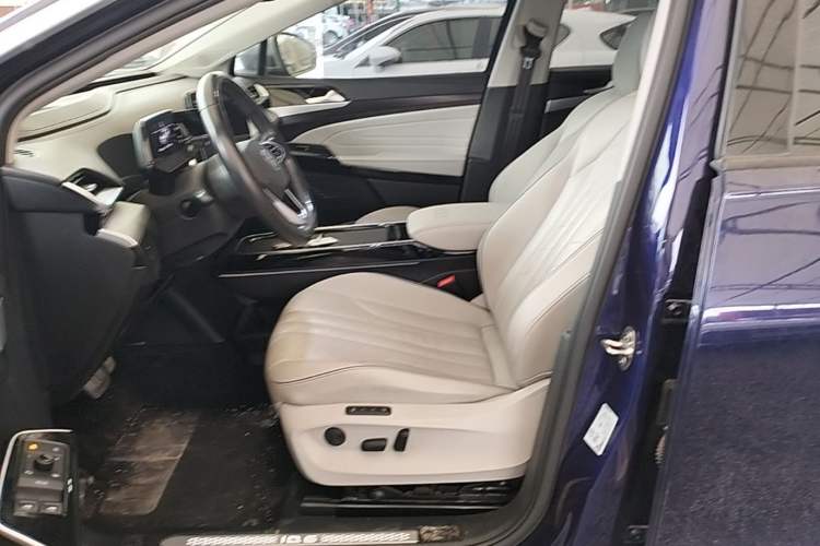 Used Volkswagen ID.6 X 2021 Pro Smart Long-Range Edition Left Front Seat