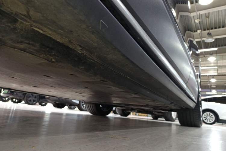 Used Volkswagen ID.6 X 2021 Pro Smart Long-Range Edition Left Side Sill