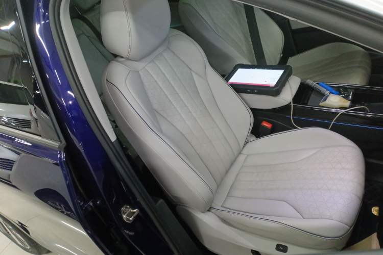 Used Volkswagen ID.6 X 2021 Pro Smart Long-Range Edition Right Front Seat
