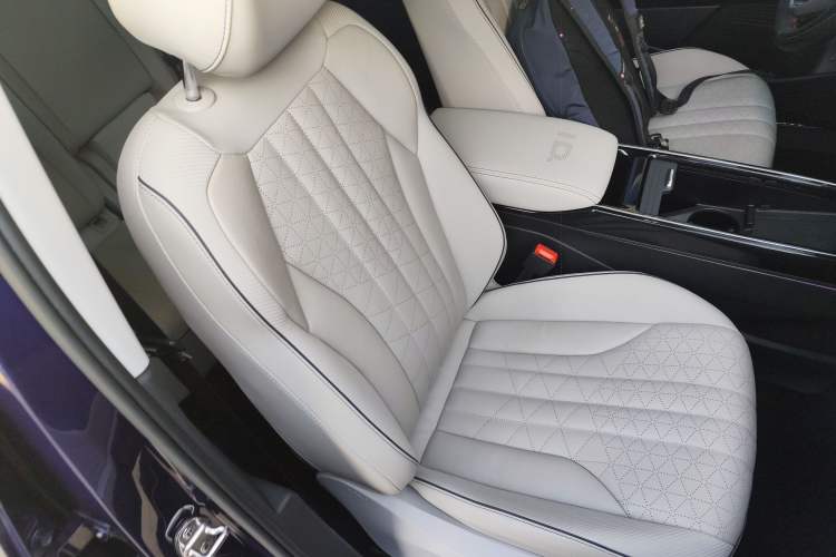 Used Volkswagen ID.6 X 2021 Pro Smart Long-Range Edition Right Front Seat