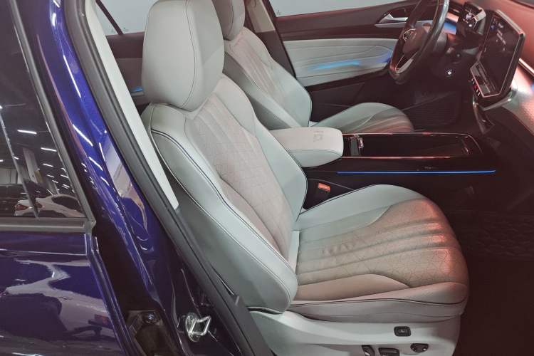 Used Volkswagen ID.6 X 2021 Pro Smart Long-Range Edition Right Front Seat