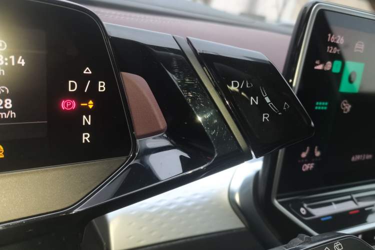 Used Volkswagen ID.6 X 2021 1st Edition ID. First Impression Edition Gear Lever