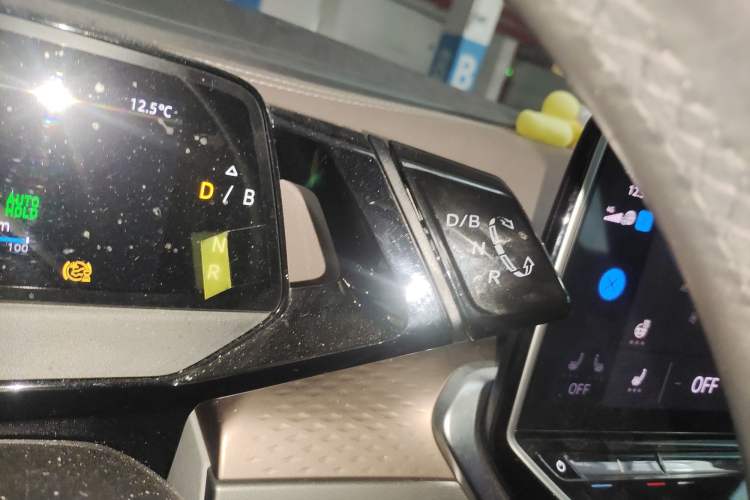 Used Volkswagen ID.6 X 2021 Pro Smart Long-Range Edition Gear Lever