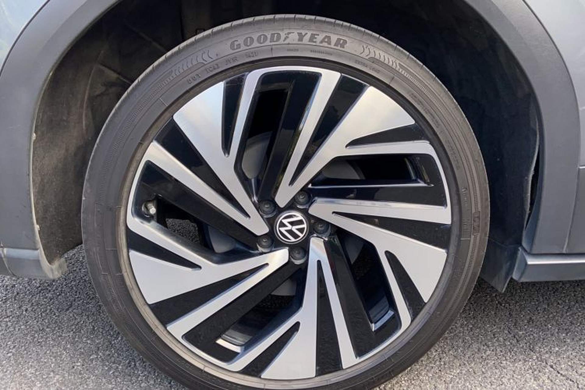 Used Volkswagen ID.6 X 2021 Prime Kinergy Four-Wheel Drive Edition Right Rear Wheel Hub