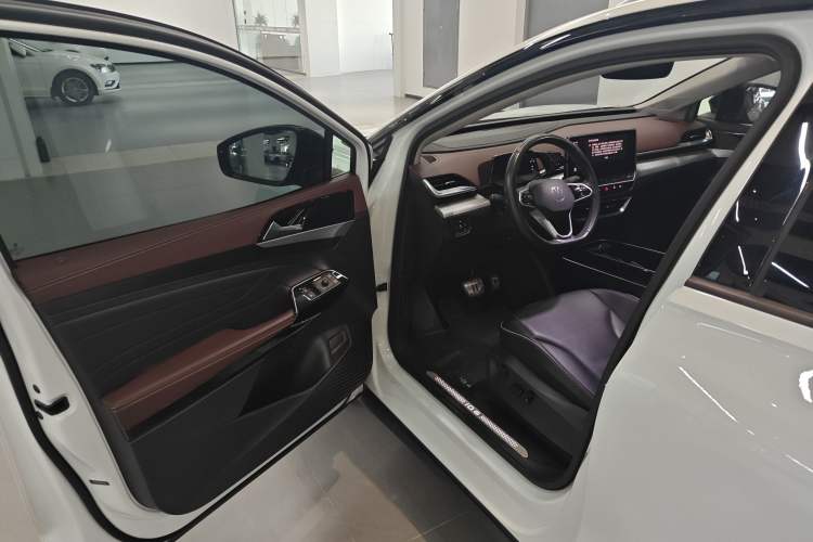Used Volkswagen ID.6 X 2021 Pure Edition Driver Seat