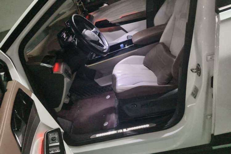 Used Volkswagen ID.6 X 2021 Pro Smart Long-Range Edition Left Front Seat