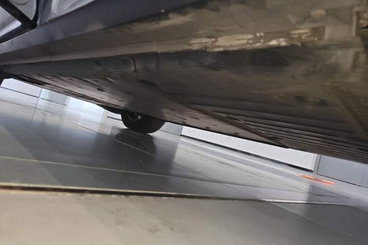 Used Volkswagen ID.6 X 2021 Pure Edition Left Side Sill