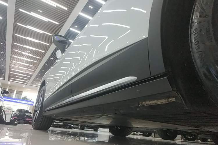 Used Volkswagen ID.6 X 2021 Pure Edition Left Side Sill