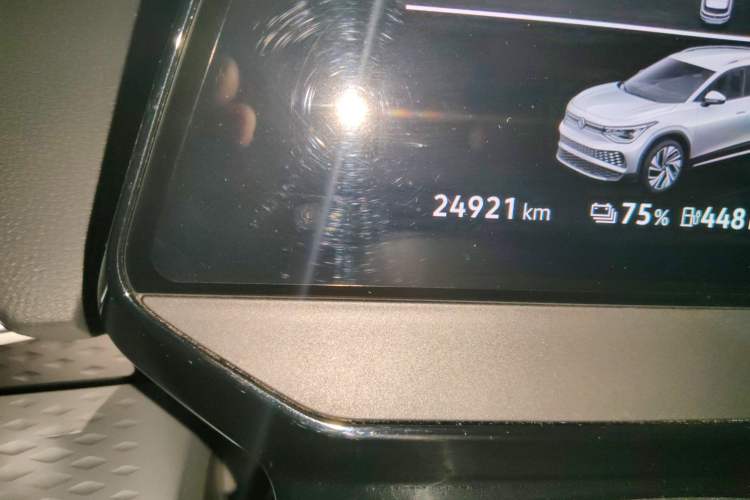 Used Volkswagen ID.6 X 2021 Pro Smart Long-Range Edition Odometer Close Up