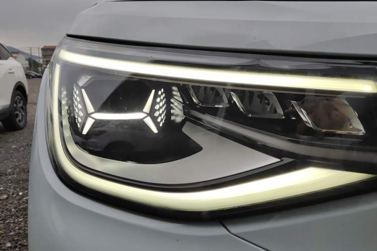 Used Volkswagen ID.6 X 2021 Pro Smart Long-Range Edition Right Front Headlight