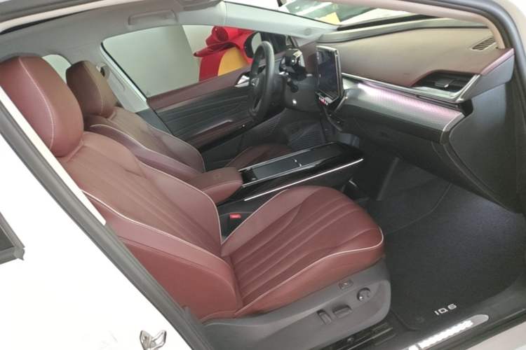 Used Volkswagen ID.6 X 2021 Pro Smart Long-Range Edition Right Front Seat