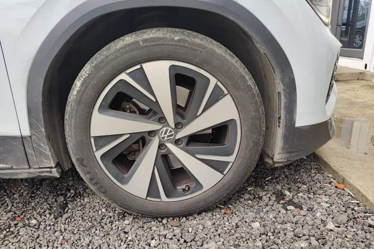 Used Volkswagen ID.6 X 2021 Pro Smart Long-Range Edition Right Front Wheel Hub