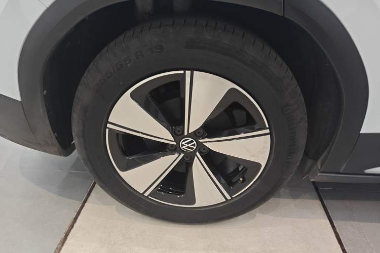 Used Volkswagen ID.6 X 2021 Pure Edition Right Rear Wheel Hub