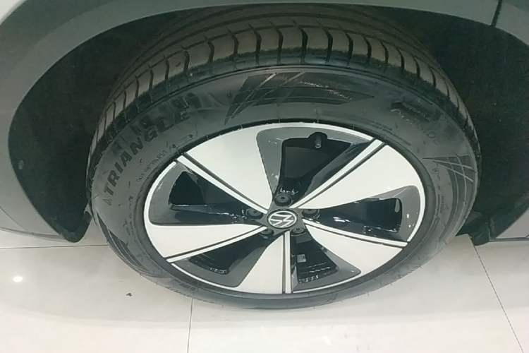 Used Volkswagen ID.6 X 2021 Pure Edition Right Rear Wheel Hub