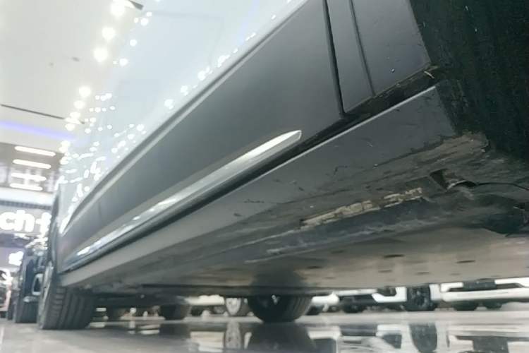 Used Volkswagen ID.6 X 2021 Pure Edition Right Side Sill