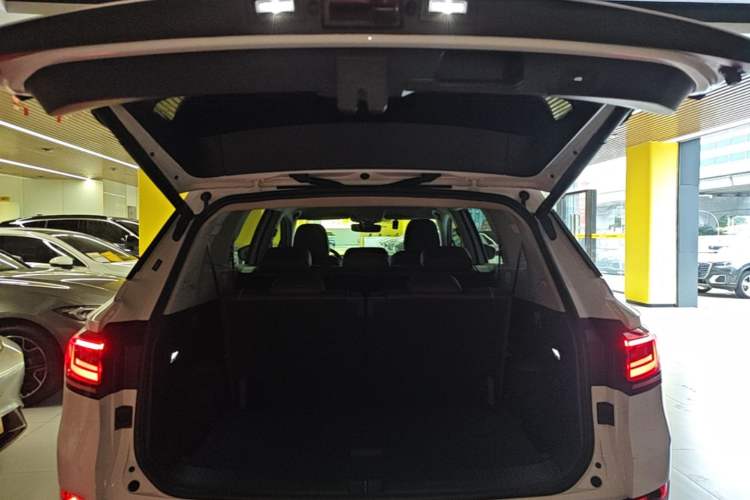 Used Volkswagen ID.6 X 2021 Pro Smart Long-Range Edition Trunk