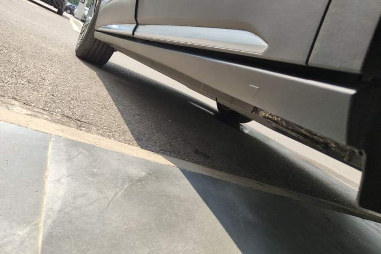 Used Volkswagen ID.6 X 2022 Smart Enjoyment Long-Range Edition Left Side Sill