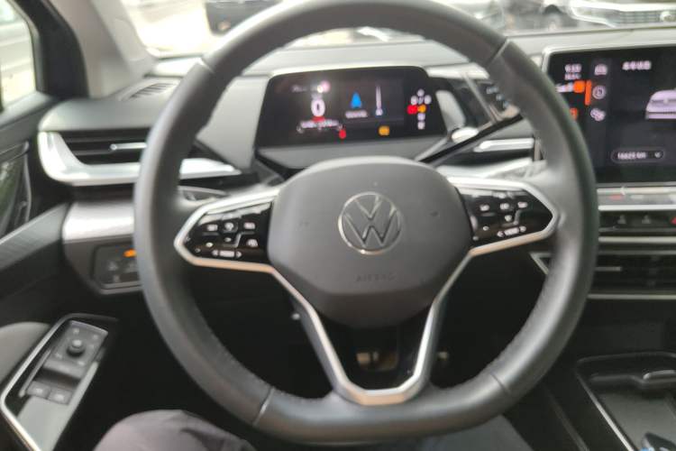 Used Volkswagen ID.6 X 2022 Smart Enjoyment Long-Range Edition Steering Wheel